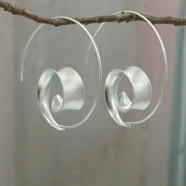 Spiral Shaped Earrings | White Gold